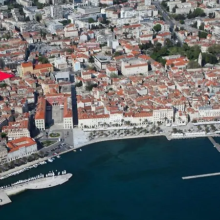 アパート Theatre