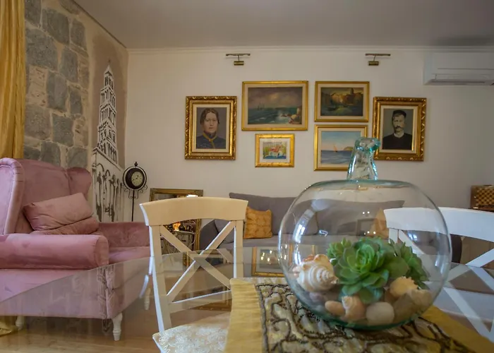 Theatre Lejlighed Split