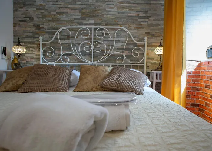 Lejlighed Theatre Split