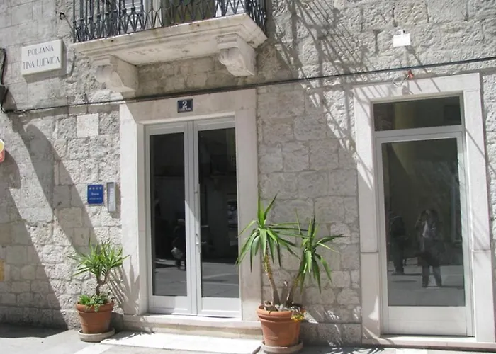 Lejlighed Theatre Split