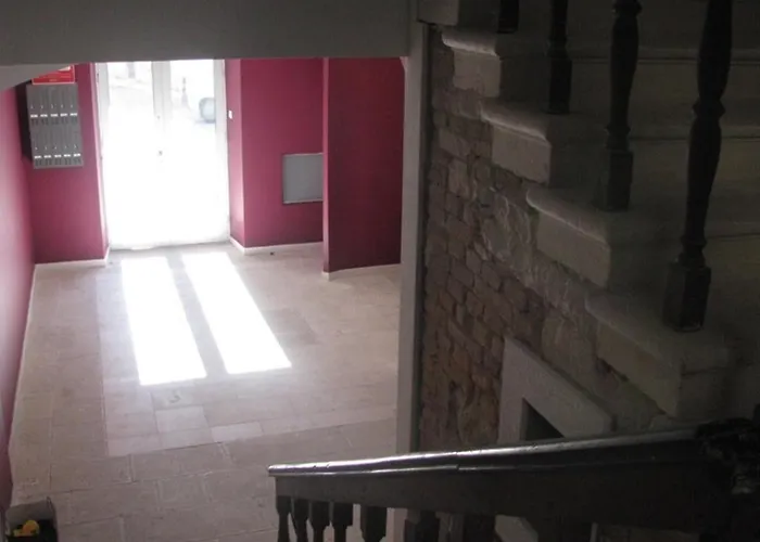 Lejlighed Theatre Split