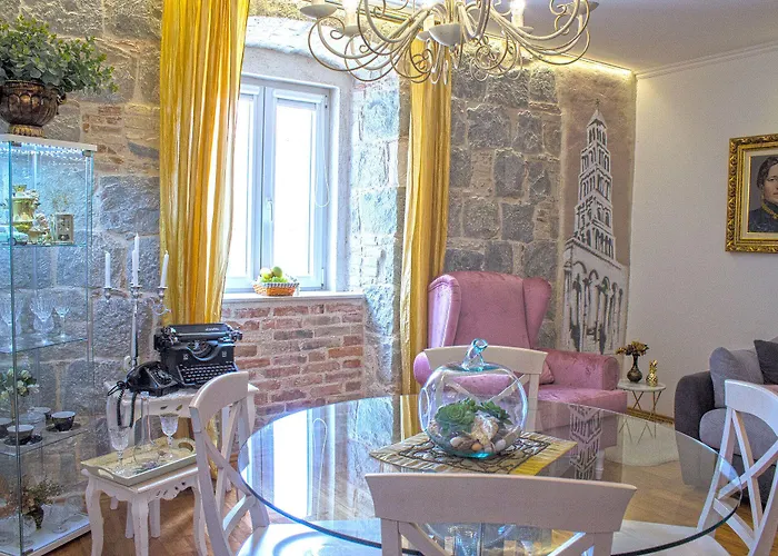 Theatre Lejlighed Split