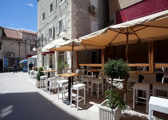 Lejlighed Theatre Split