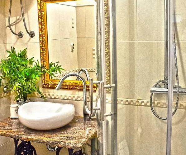 Lejlighed Theatre Split