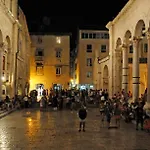 Lägenhet Theatre